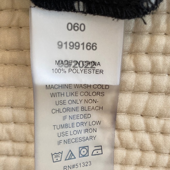 Vince Camuto polka dot blouse Medium - Picture 6 of 7